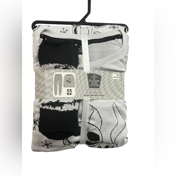 The Nightmare Before Christmas Women's 3 Piece Pajama set - Picture 2 of 6